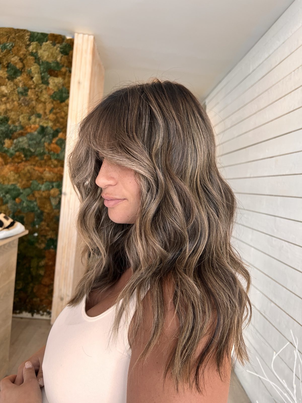 Brunette balayage with face-framing ribbons and soft waves